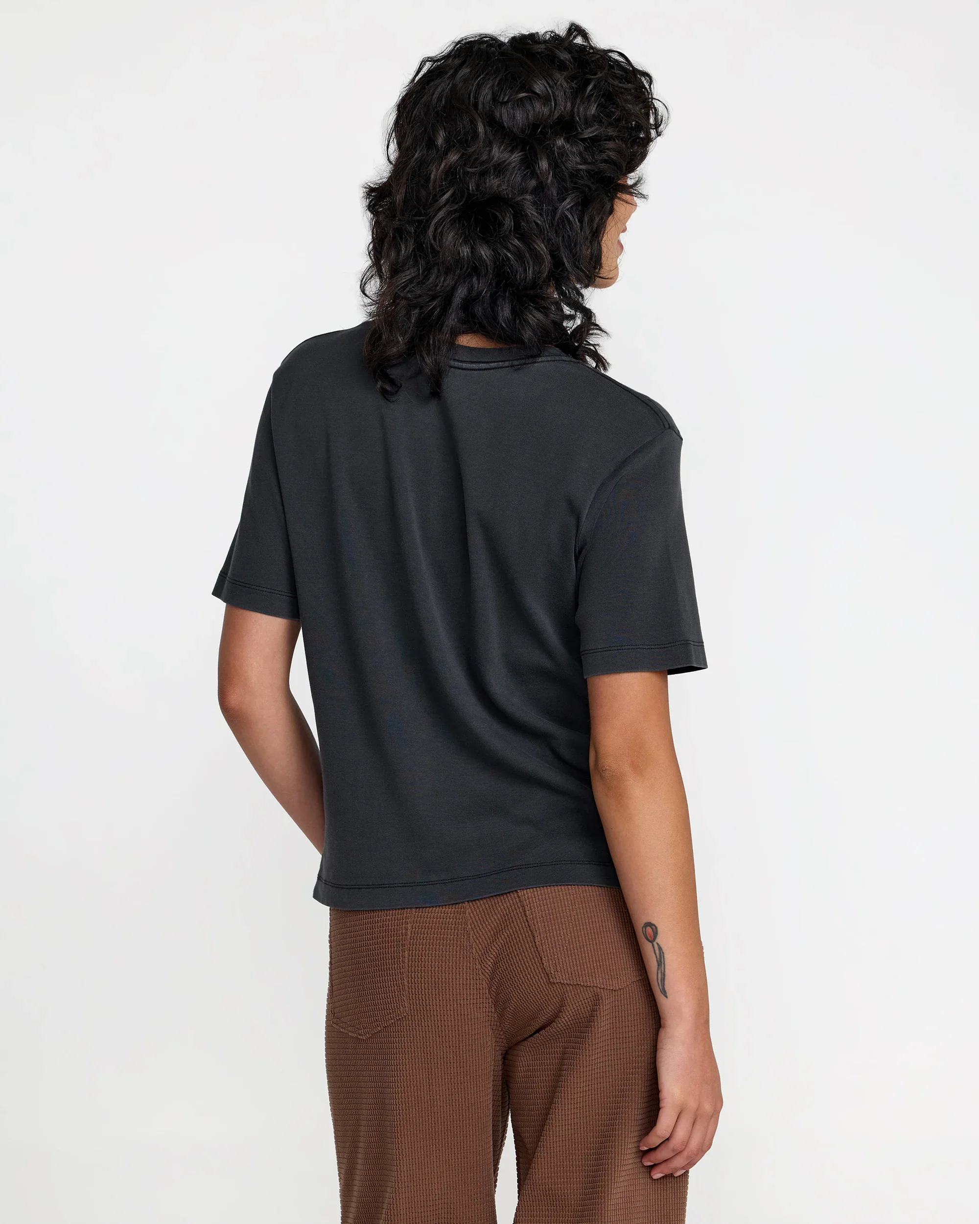 RVCA HAWAII ICON WOMENS TEE - WASHED BLACK (WAA) - Image 2